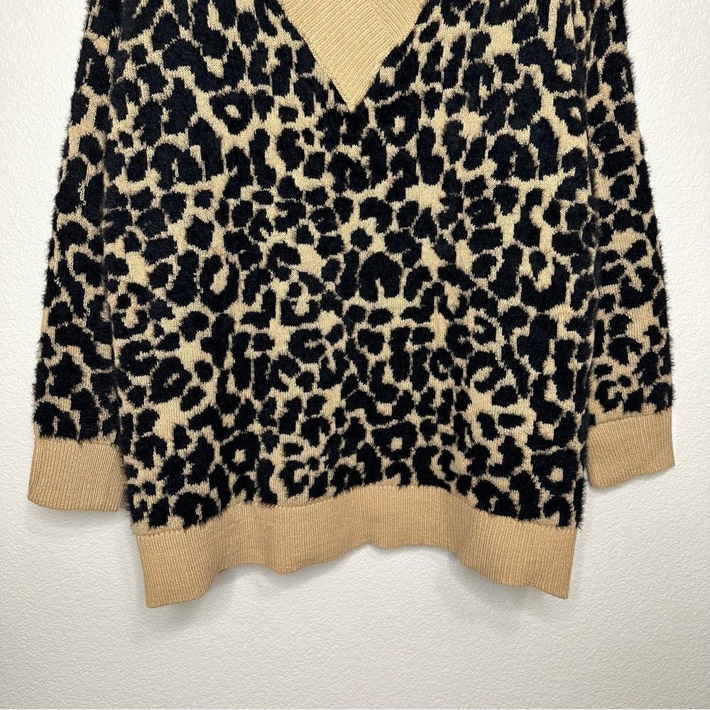 Ava & Viv Leopard Print Fuzzy V-Neck Pull Over Sw… - image 7